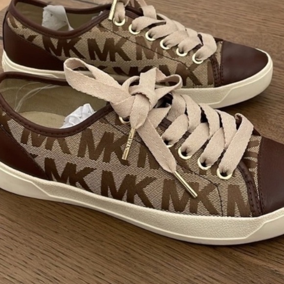 Michael Kors Shoes - Picture 2 of 4